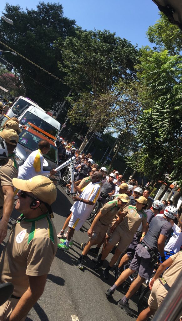 Revezamento Tocha Olímpica - Deise e Edgard - Avenida Sena Madureira - São Paulo